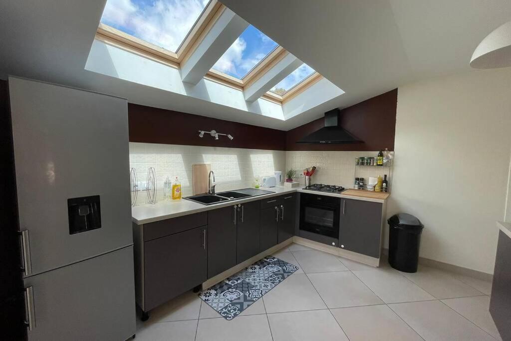 Superbe Appartement Avec 2 Chambres - 9 Personnes - Parking Prive Tournon-sur-Rhone Bagian luar foto