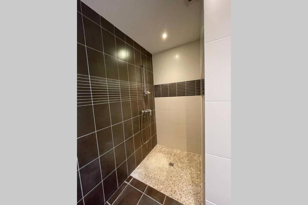 Superbe Appartement Avec 2 Chambres - 9 Personnes - Parking Prive Tournon-sur-Rhone Bagian luar foto